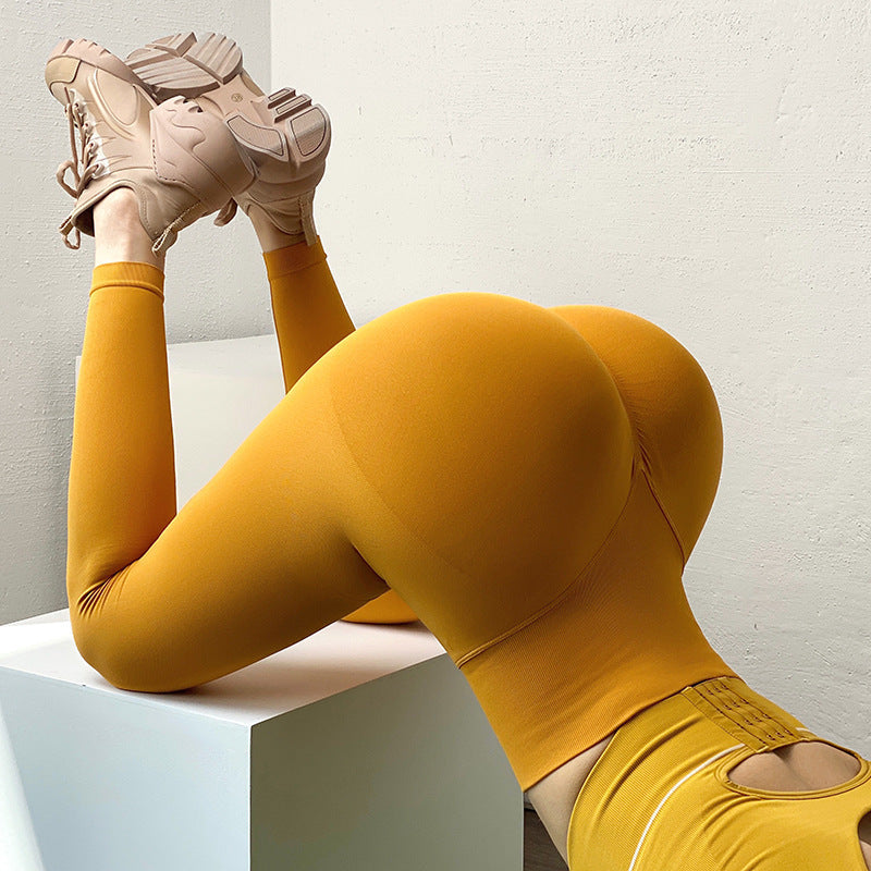 Model AI-generated for product visualization, leggings shown as delivered